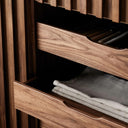 Den Dresser
